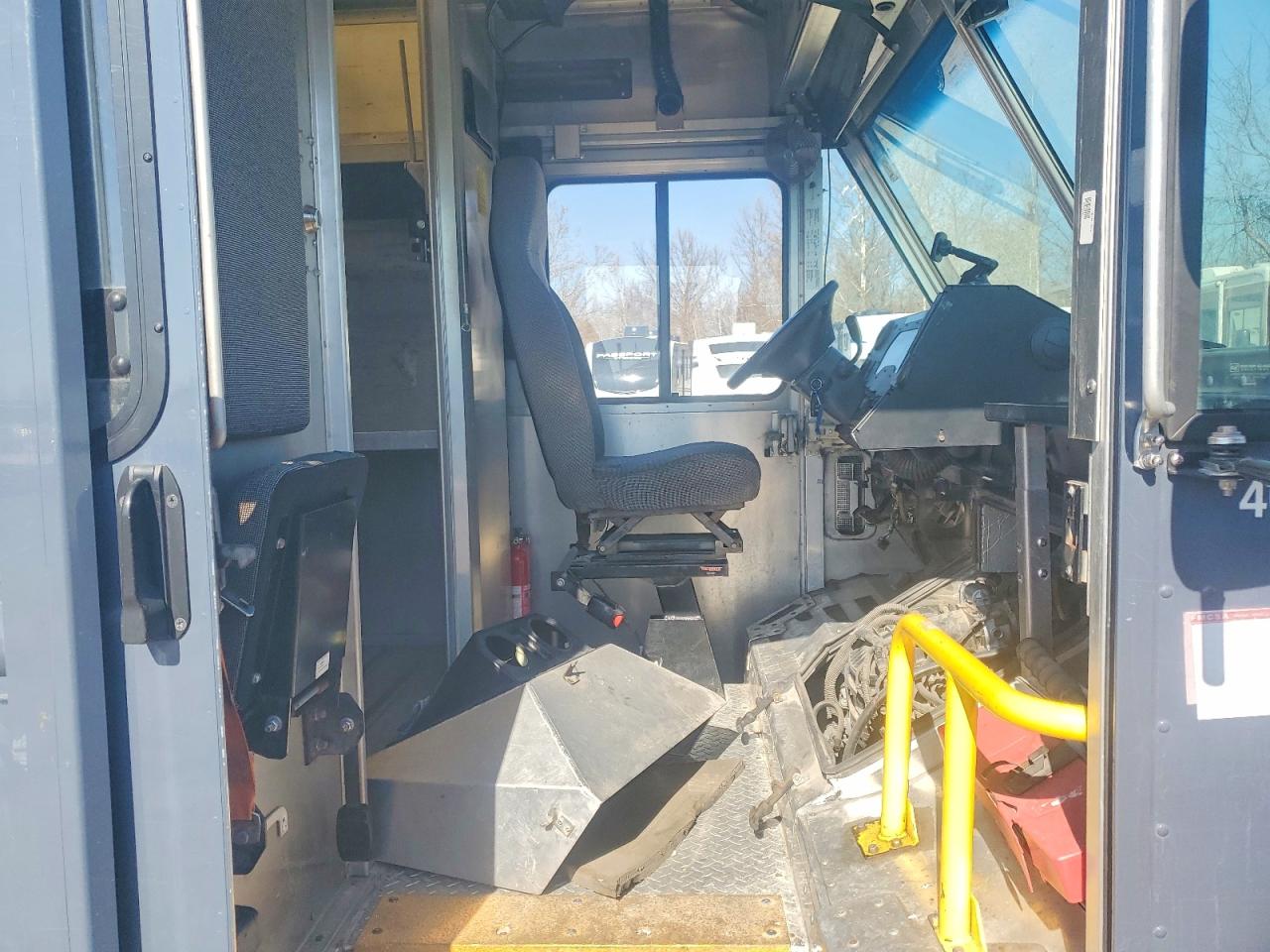 Ford Econoline E350 Super Duty Stripped Chassis