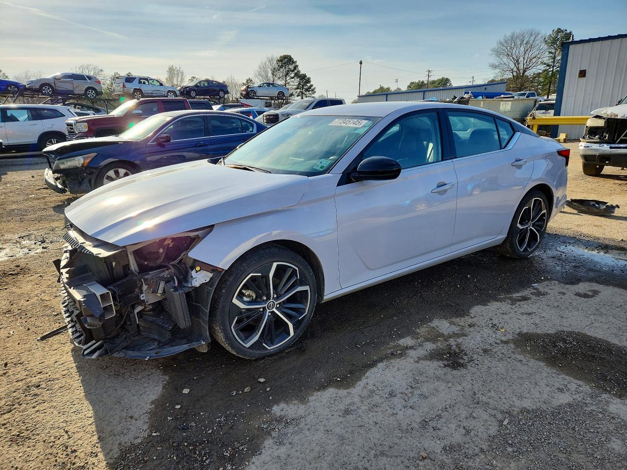 Salvage Nissan Altima Image