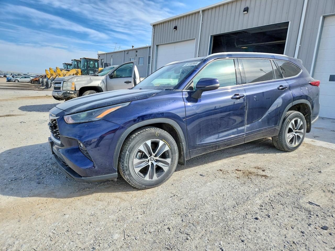 Salvage Toyota Highlander Image