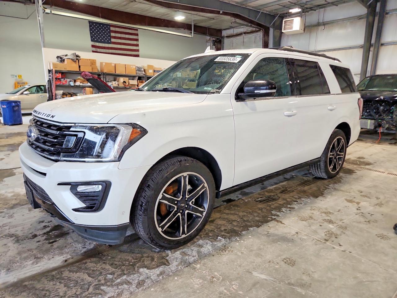 Salvage Ford Expedition Image