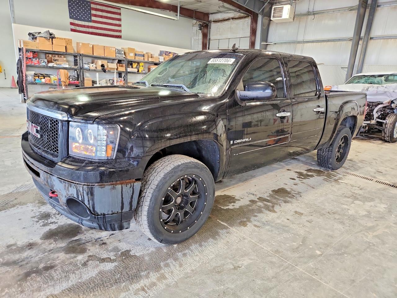 Salvage GMC Sierra Image
