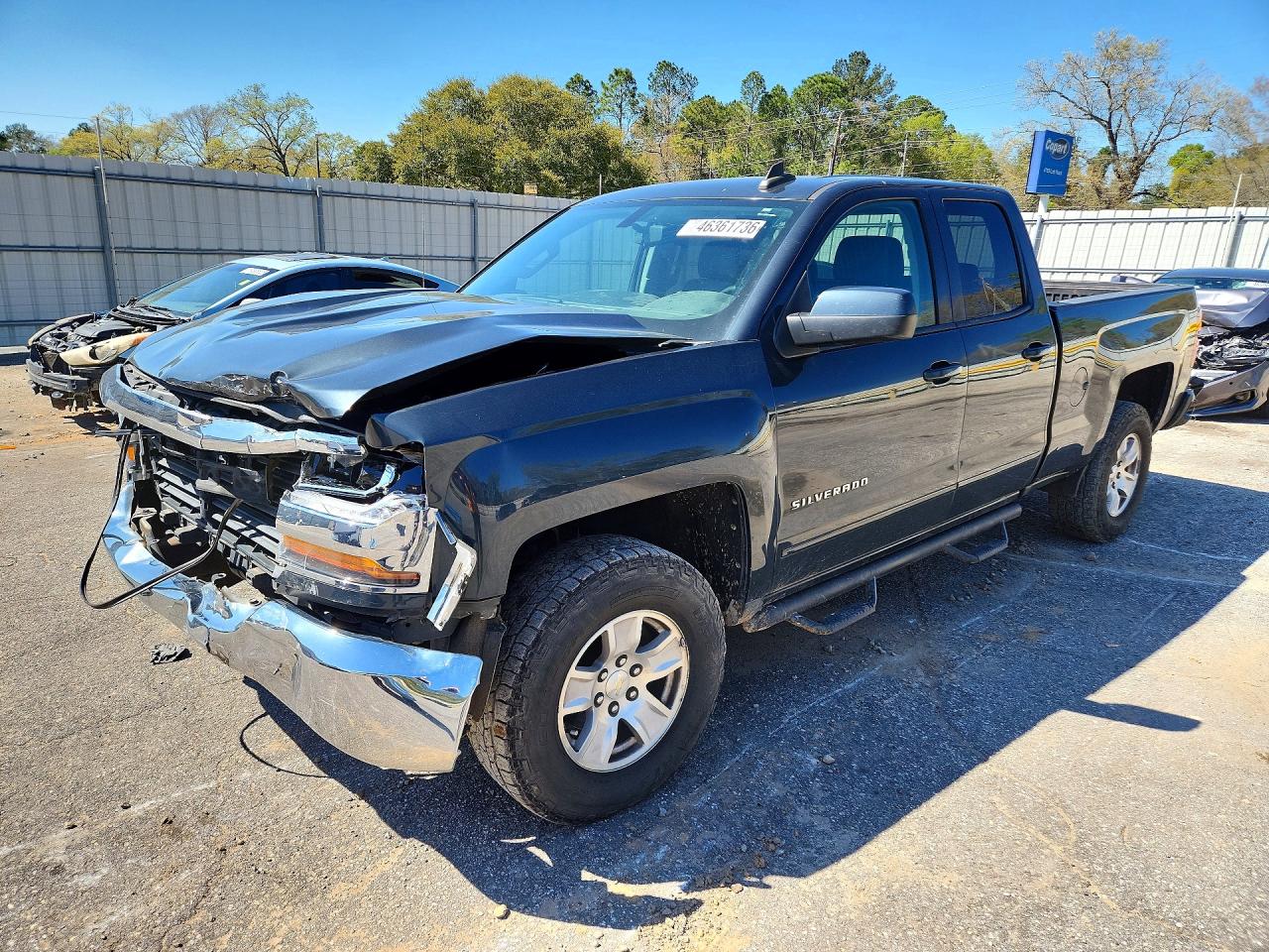Salvage Chevrolet Silverado Image