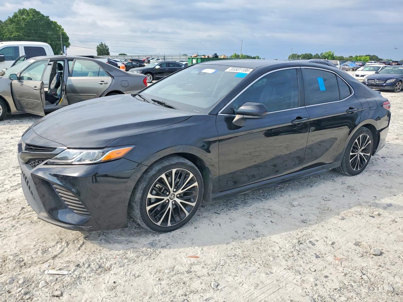 Salvage Toyota Camry Image