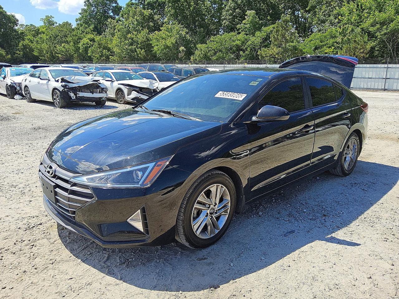 Salvage Hyundai ELANTRA Image