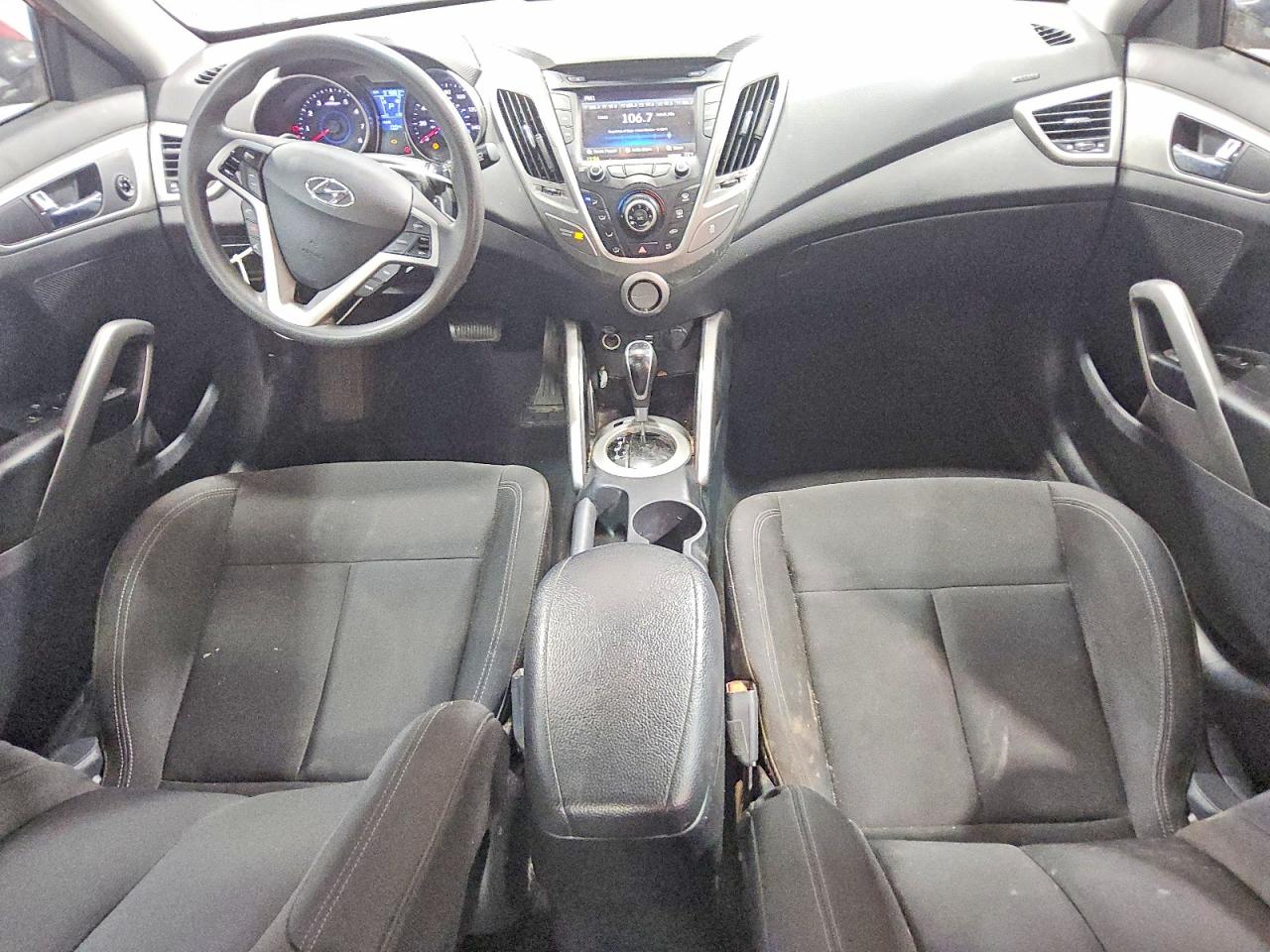 Hyundai VELOSTER Base