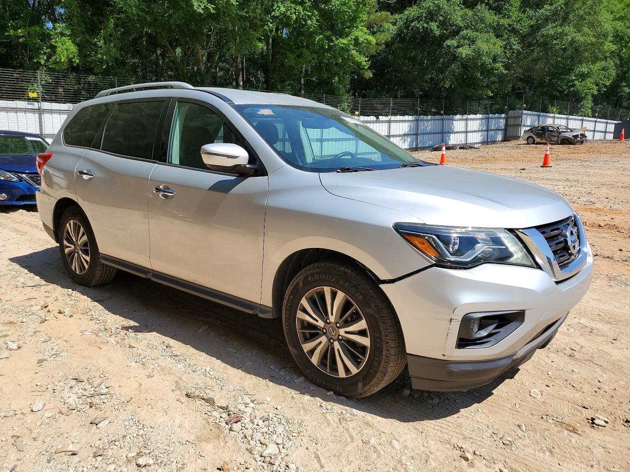 Nissan Pathfinder Sv