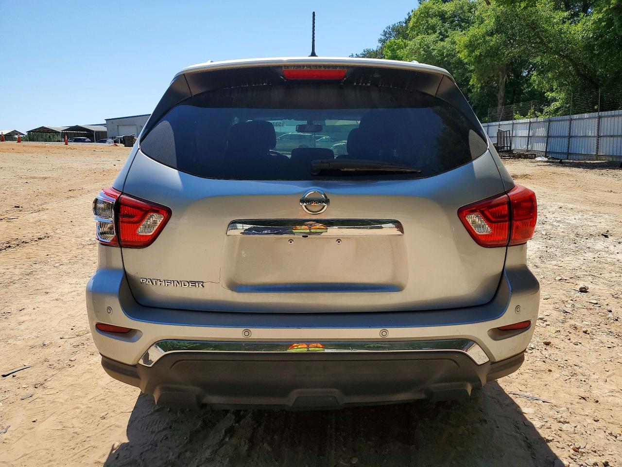 Nissan Pathfinder Sv