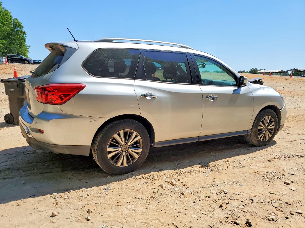 Nissan Pathfinder Sv