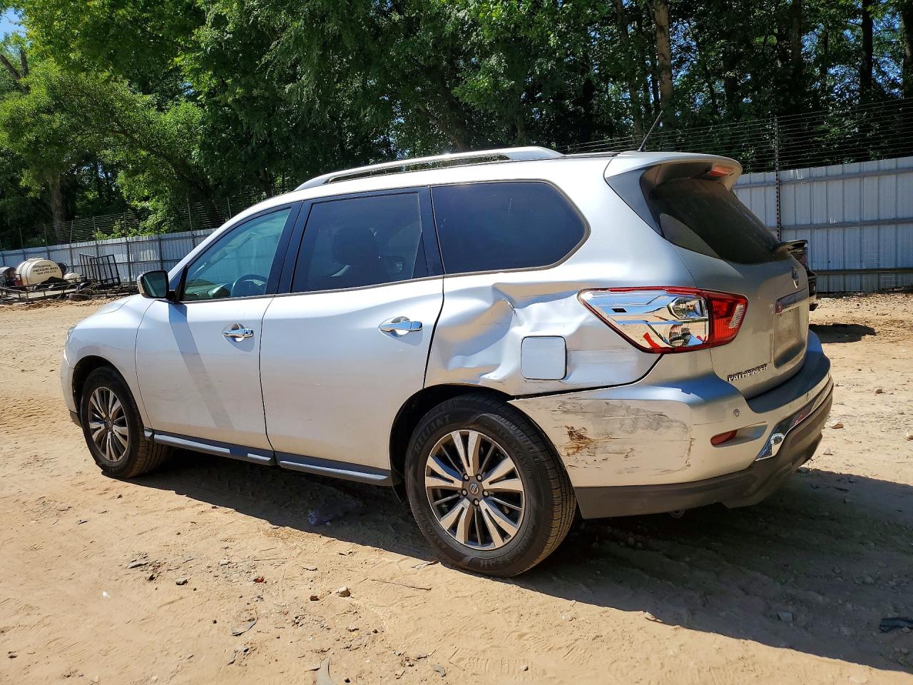 Nissan Pathfinder Sv