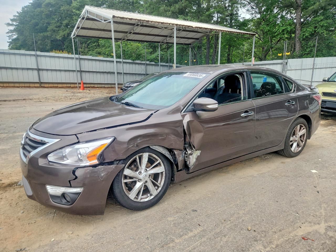 Salvage Nissan Altima Image