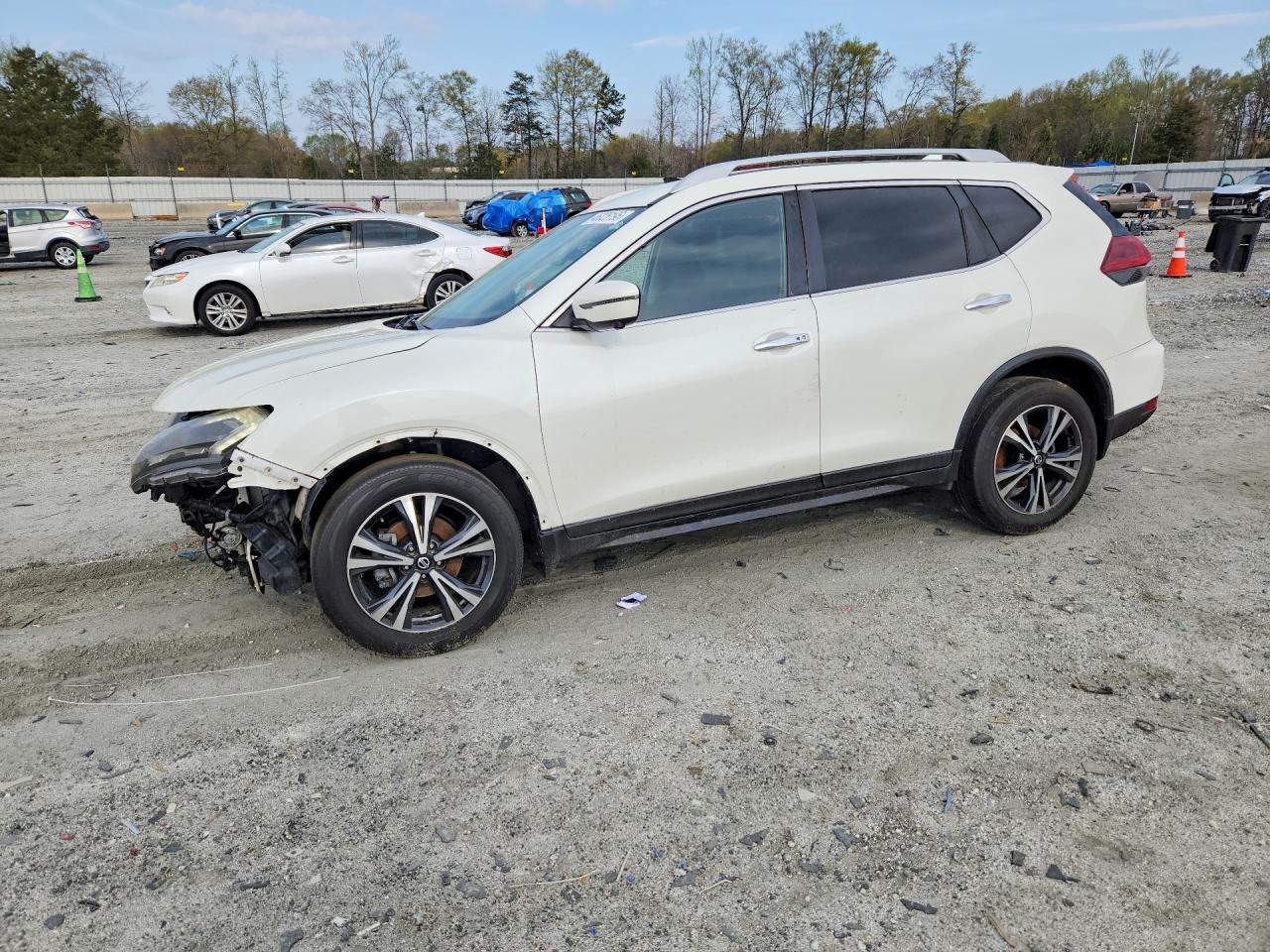 Salvage Nissan Rogue Image