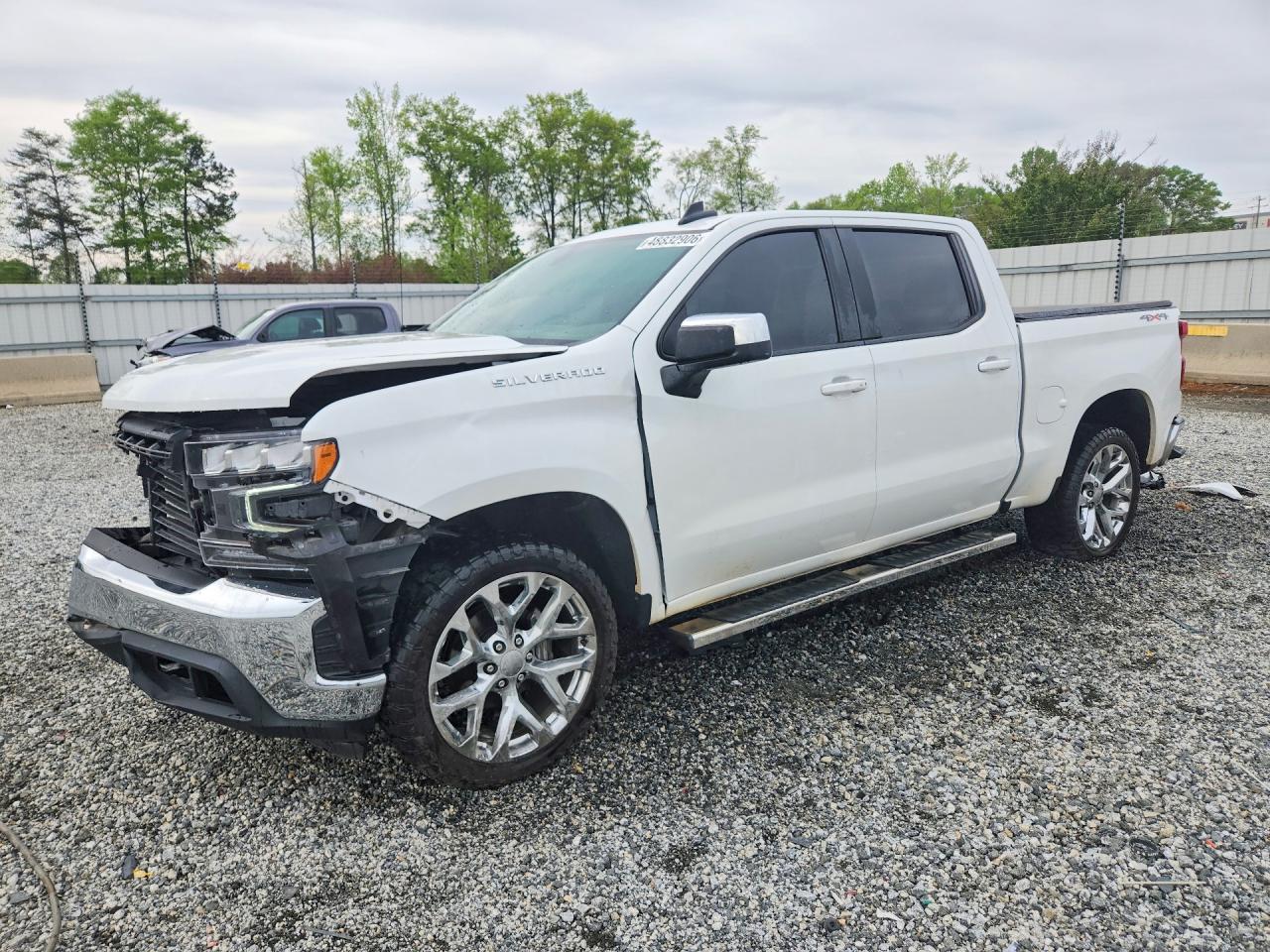 Salvage Chevrolet Silverado Image