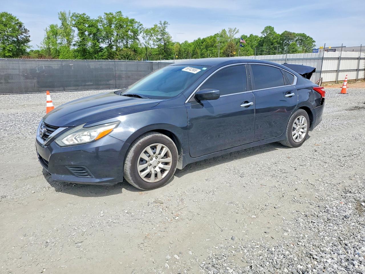 Salvage Nissan Altima Image