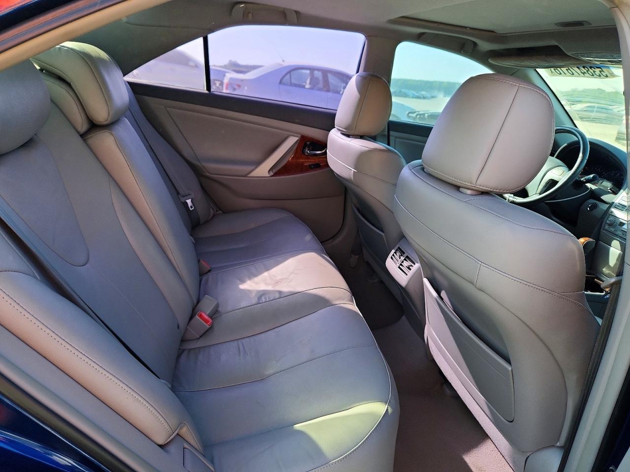 Toyota Camry Xle V6