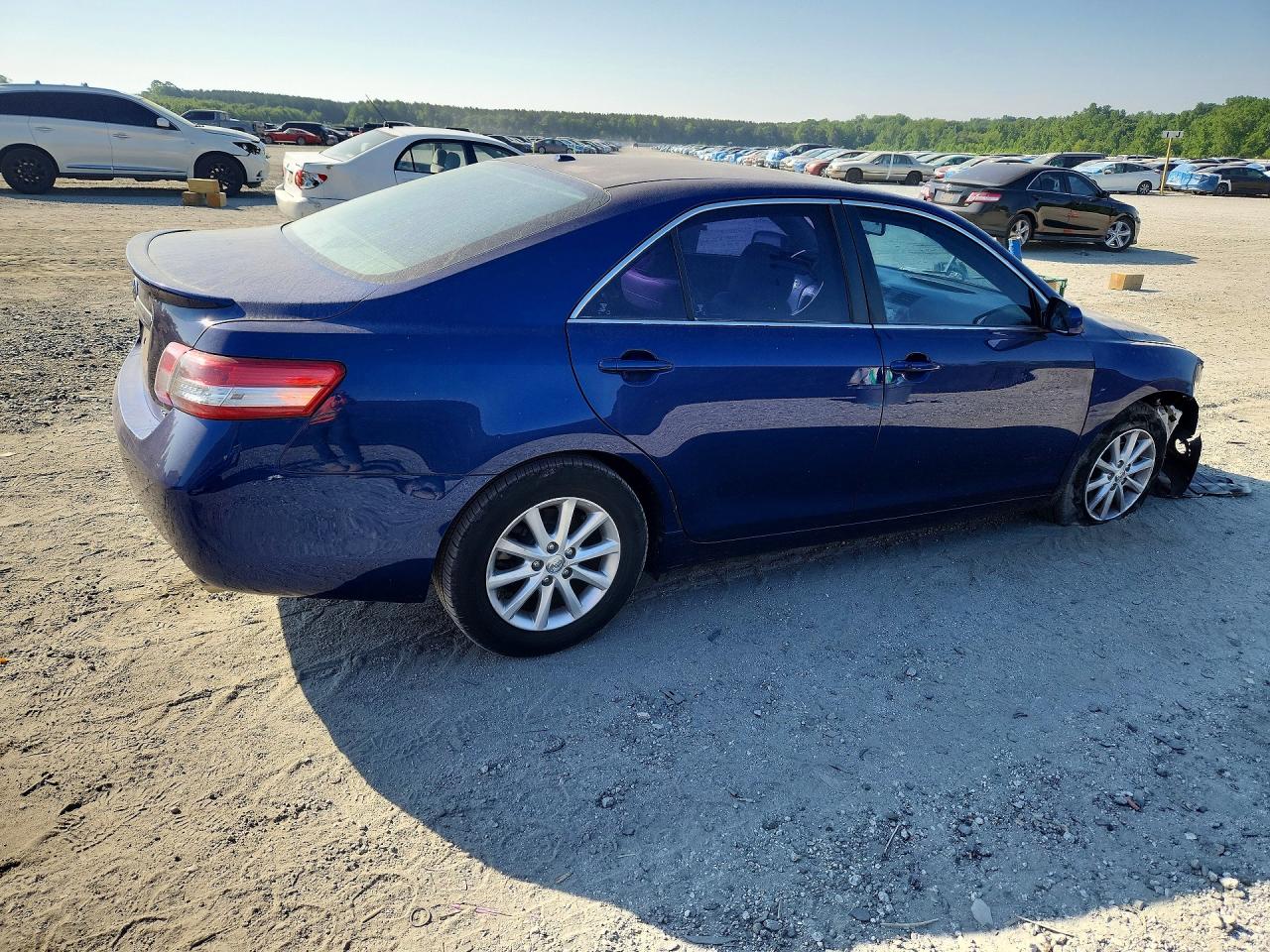 Toyota Camry Xle V6