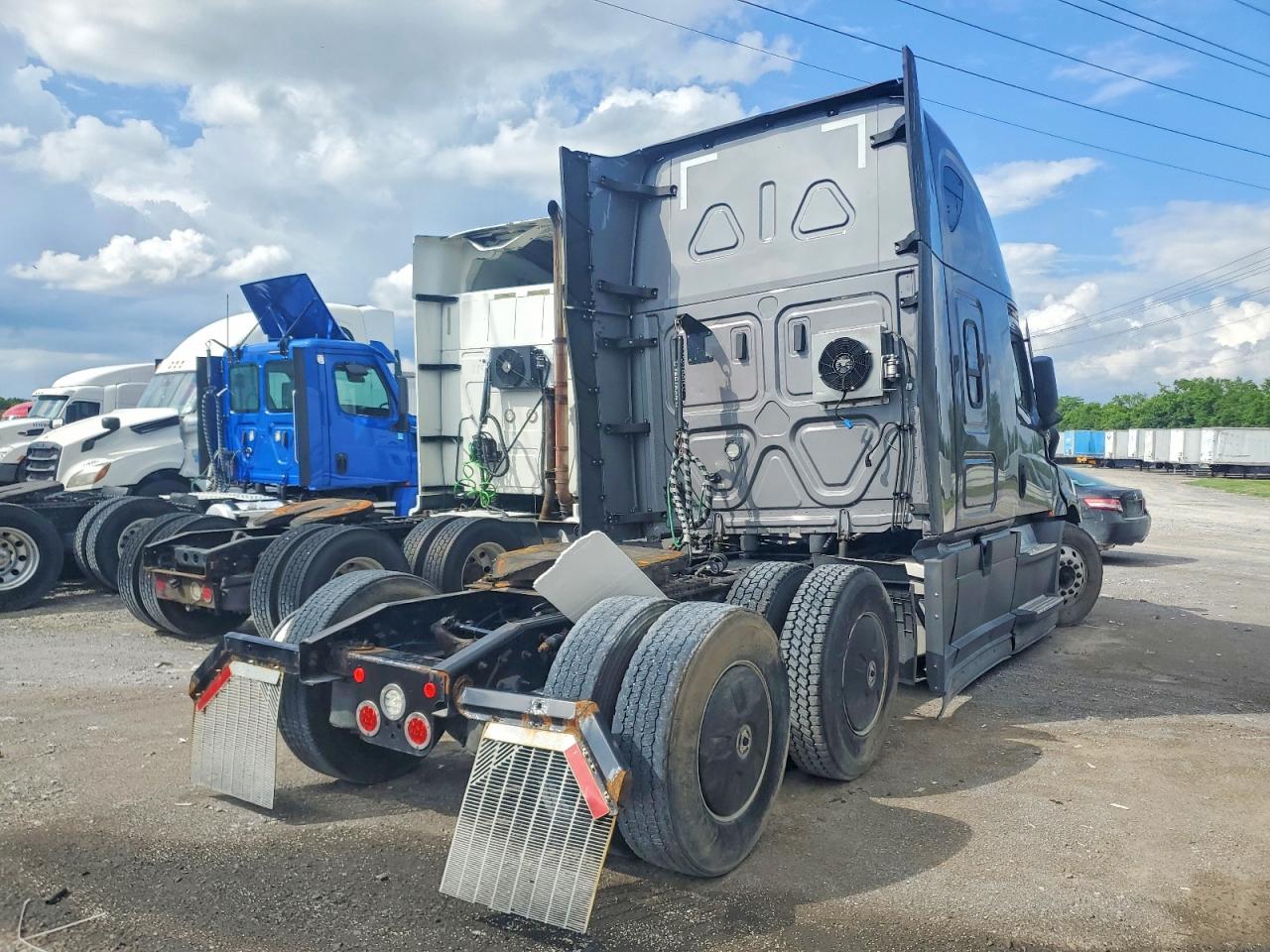 Freightliner Cascadia 126