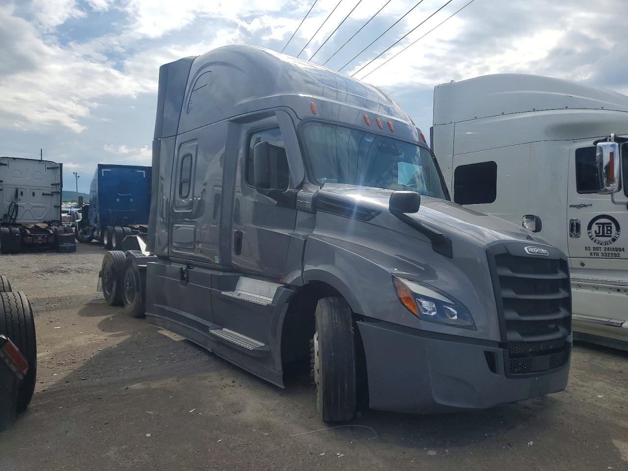 Salvage Freightliner Cascadia 126 Image
