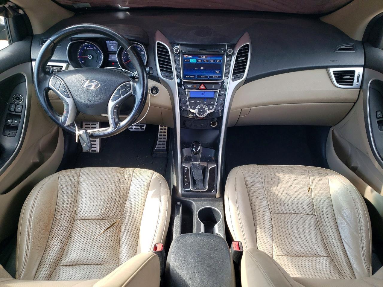 Hyundai ELANTRA Base