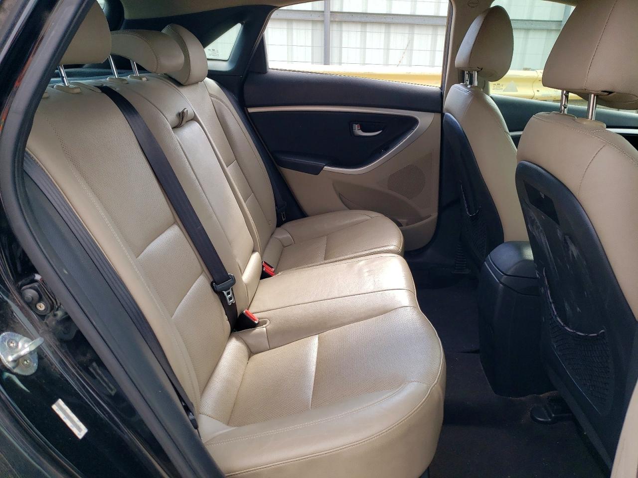 Hyundai ELANTRA Base