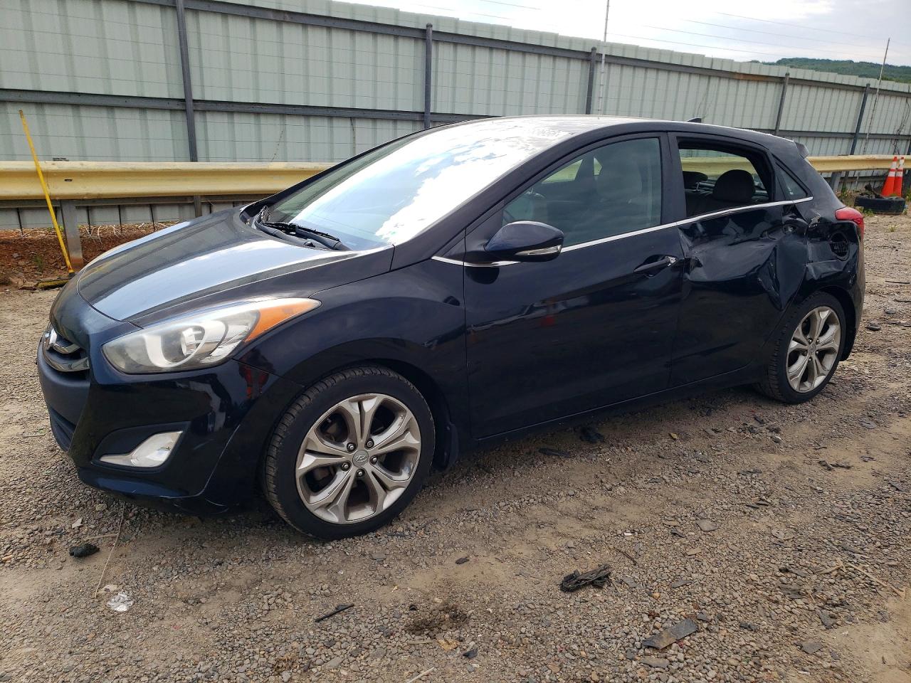 Salvage Hyundai ELANTRA Image
