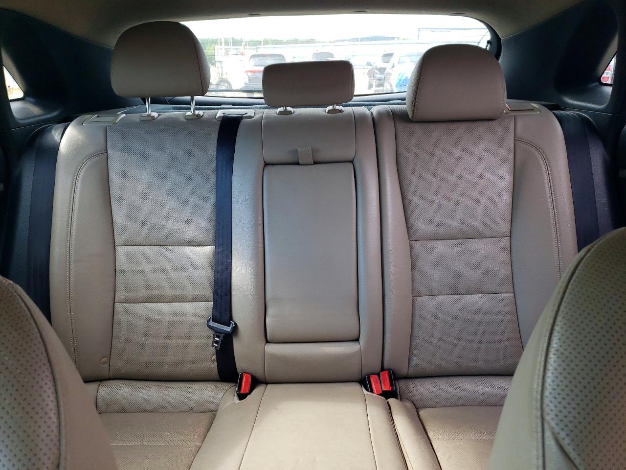 Hyundai ELANTRA Base