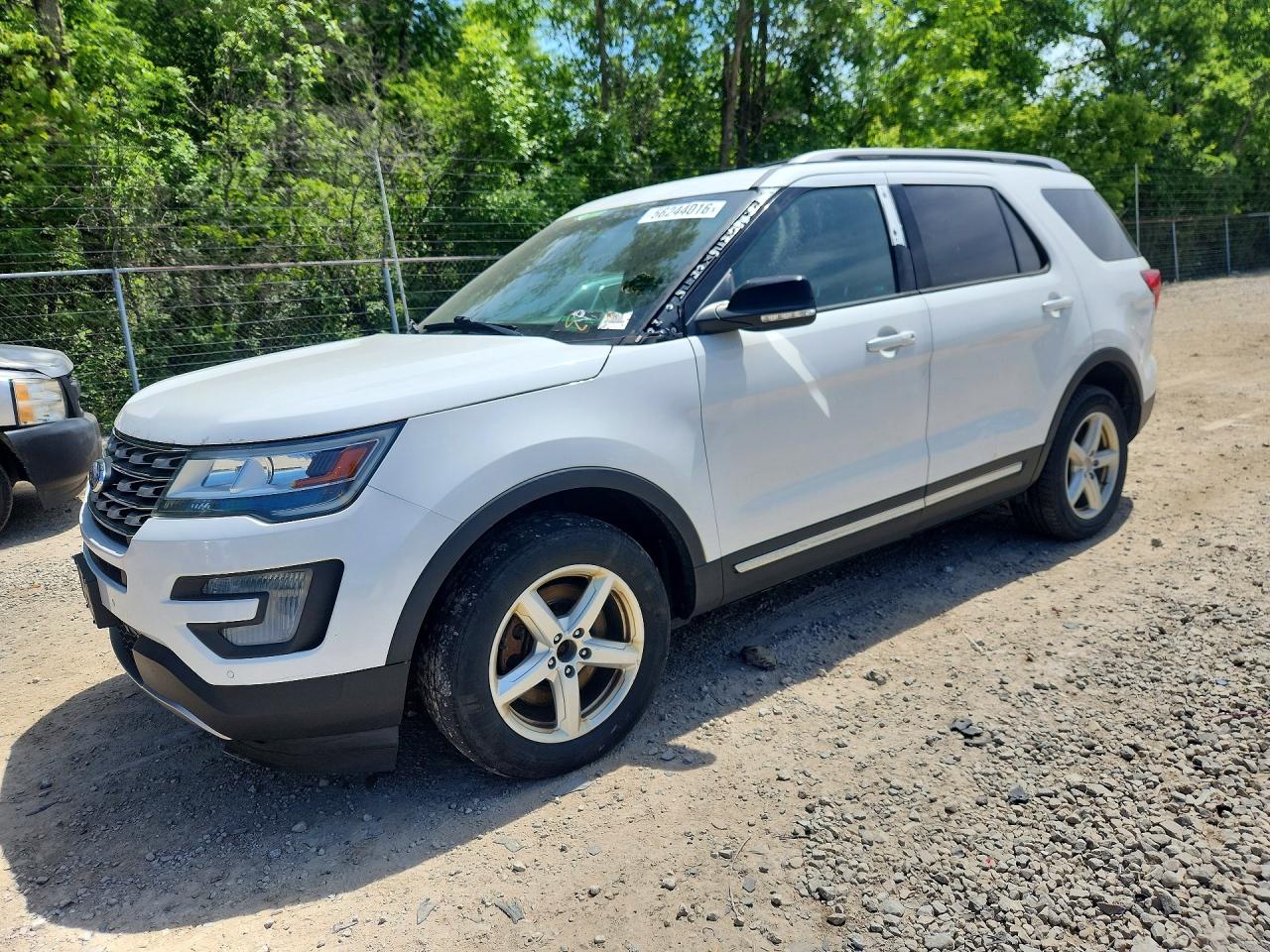 Salvage Ford Explorer Image