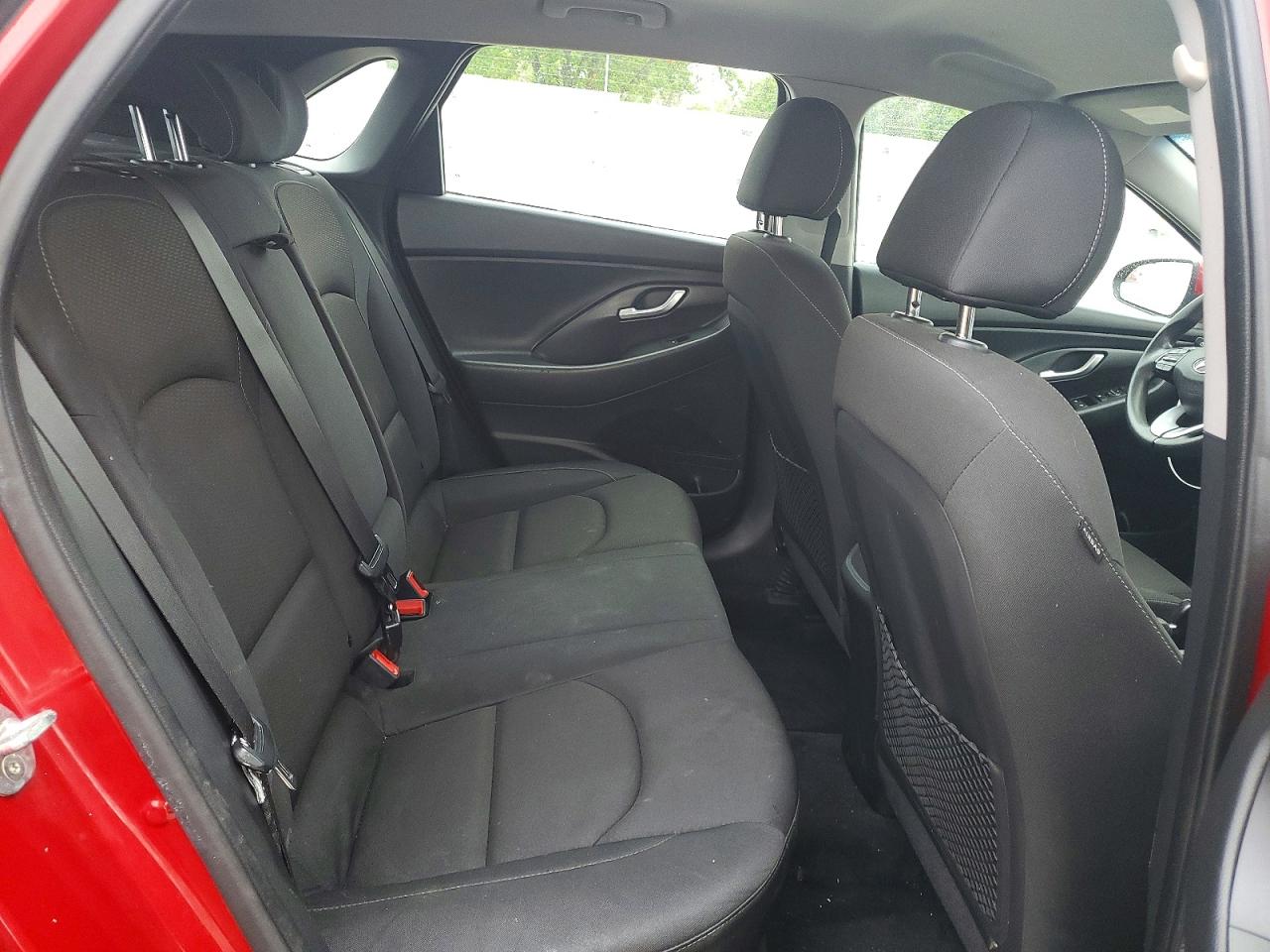 Hyundai ELANTRA Base