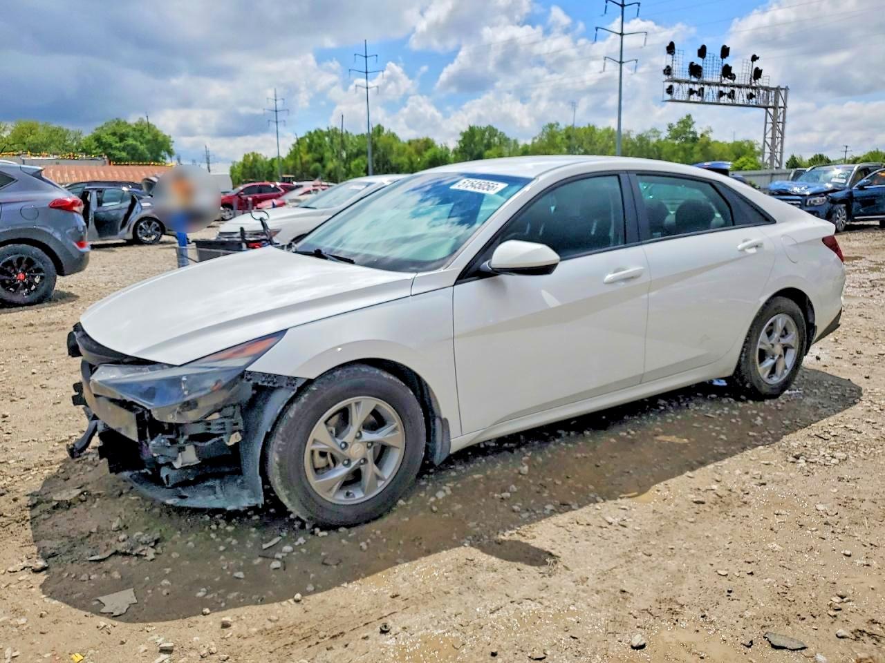 Salvage Hyundai ELANTRA Image