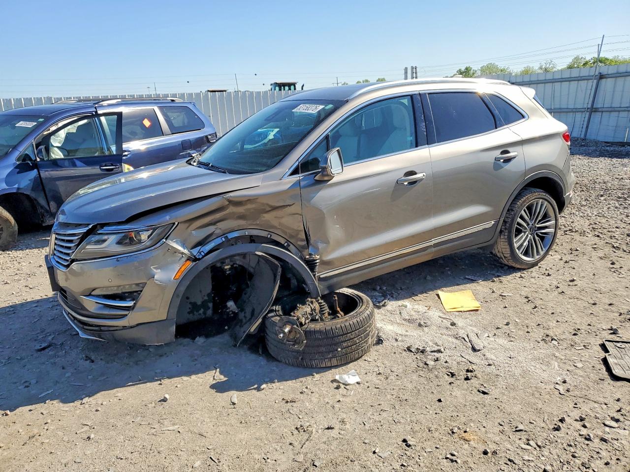 Salvage Lincoln MKC Image