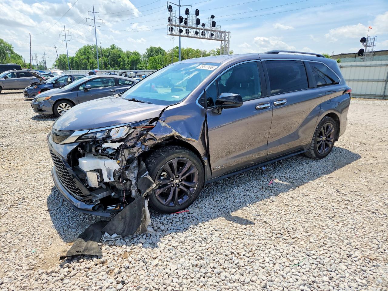 Salvage Toyota Sienna Image