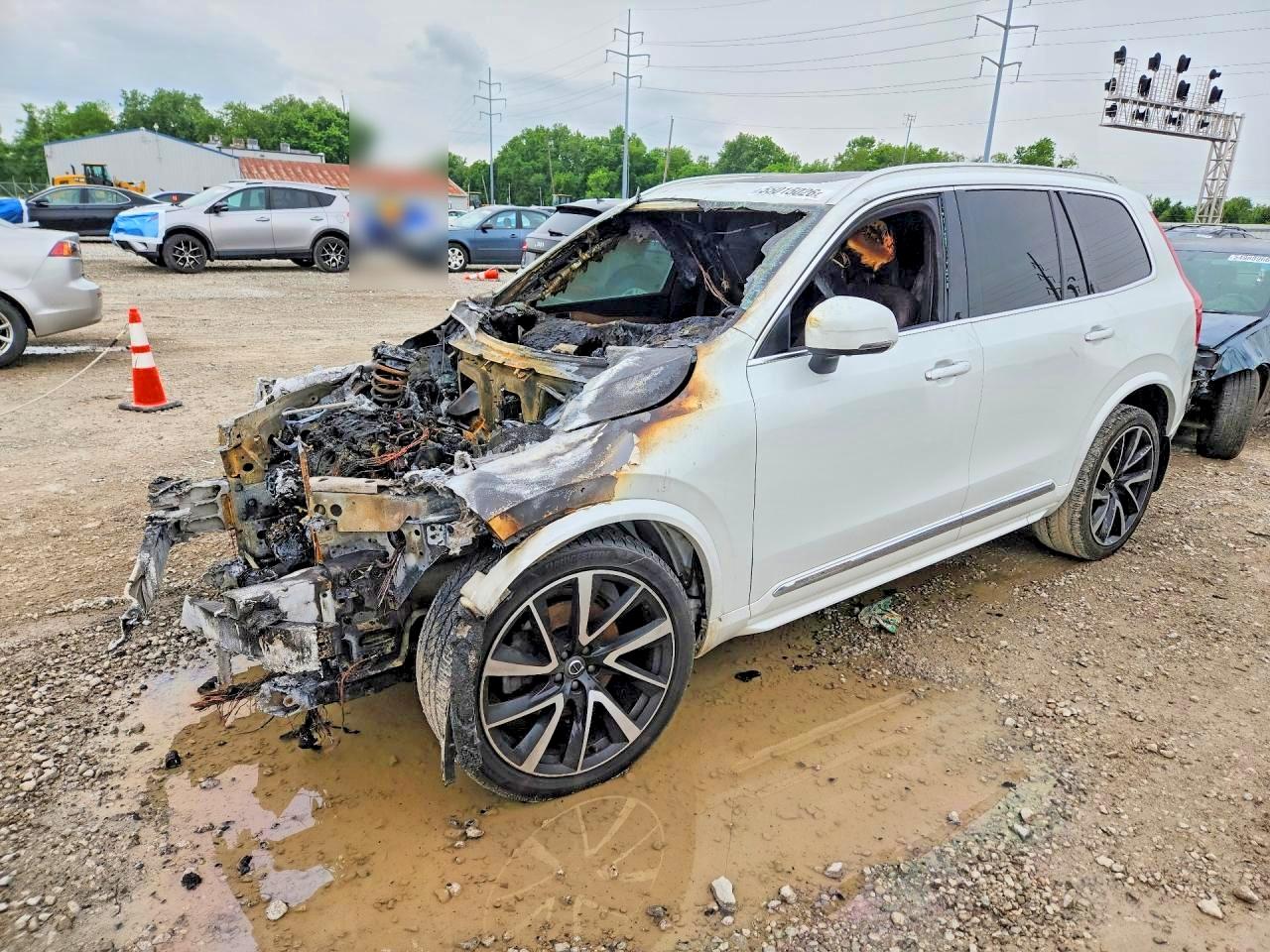 Salvage Volvo XC90 Image