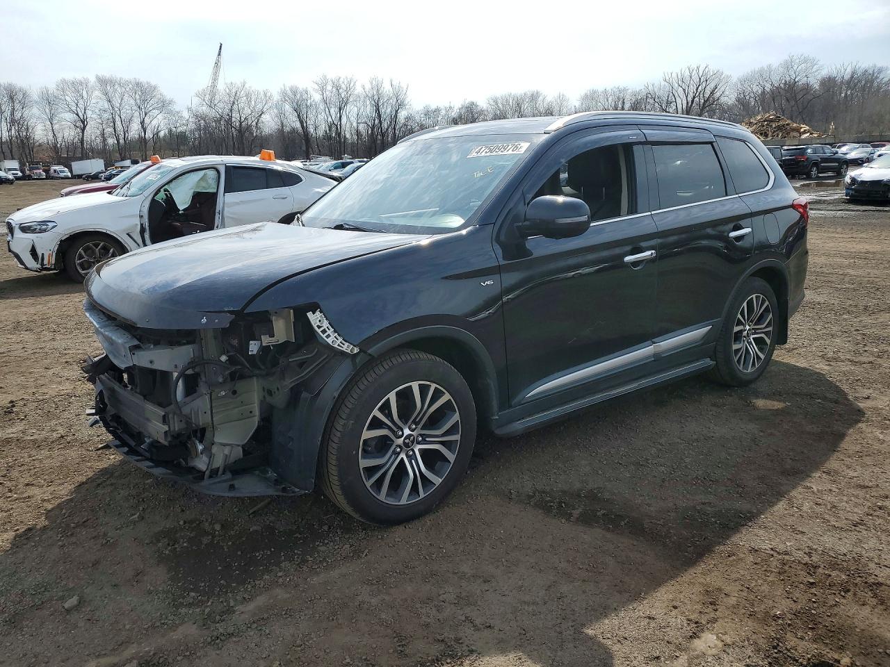 Salvage Mitsubishi Outlander Image
