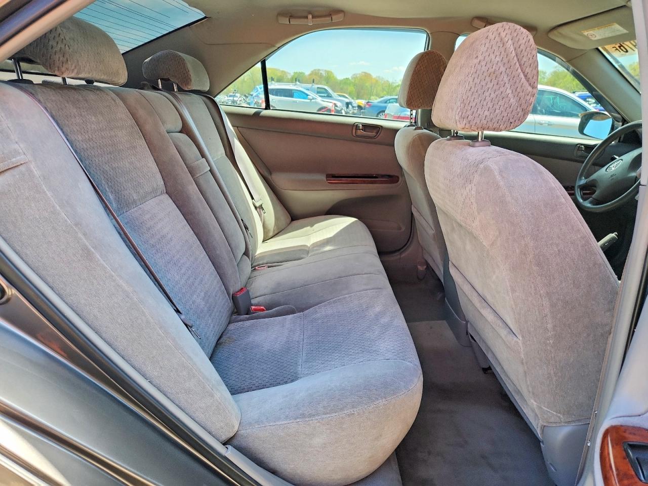Toyota Camry Le V6
