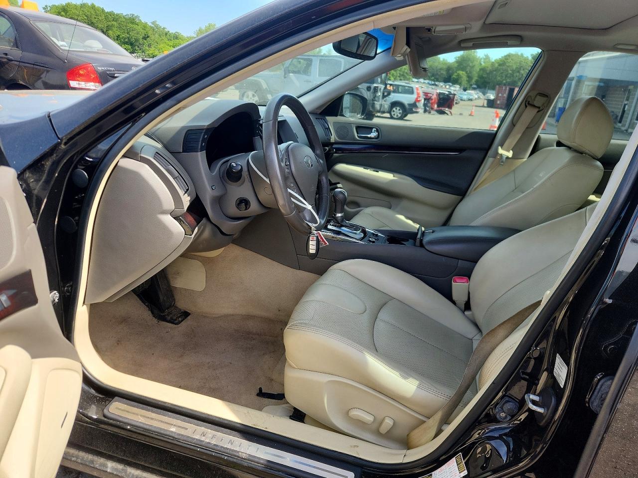 INFINITI G37 X