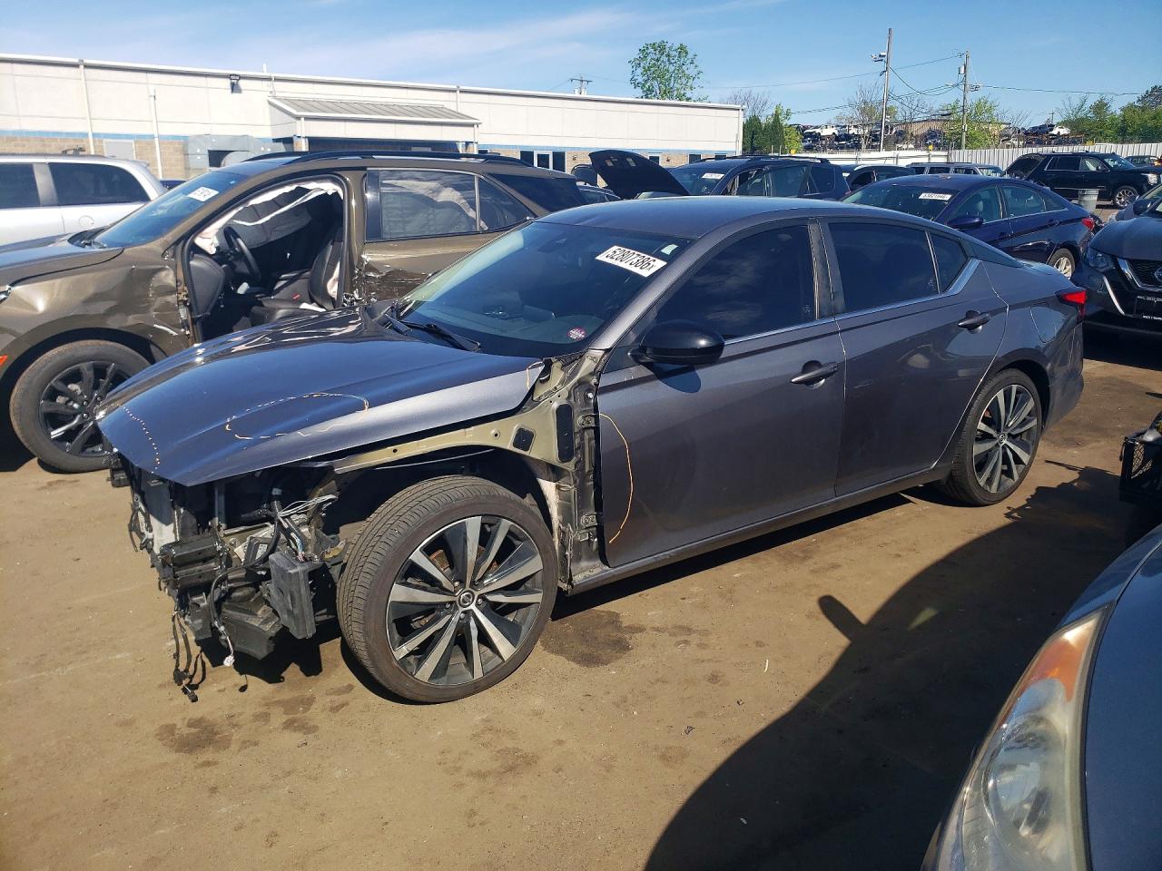 Salvage Nissan Altima Image