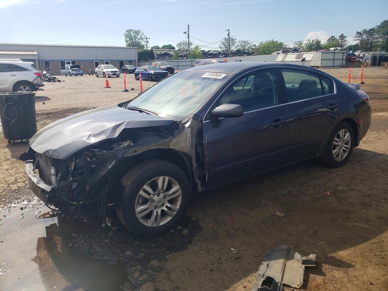 Salvage Nissan Altima Image