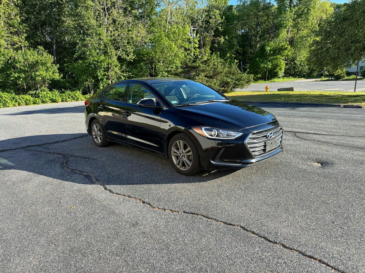 Salvage Hyundai ELANTRA Image