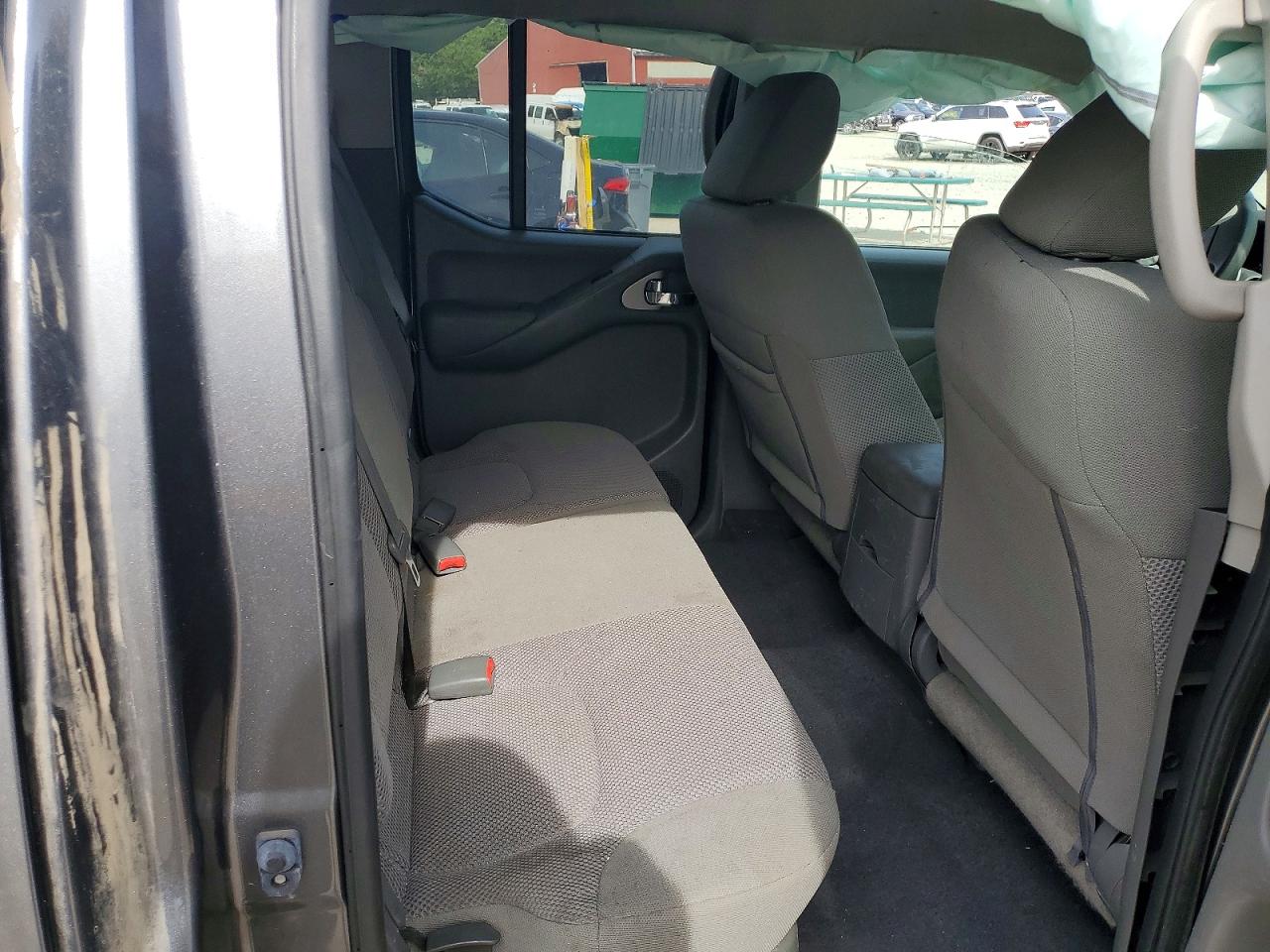 Nissan Frontier Sv