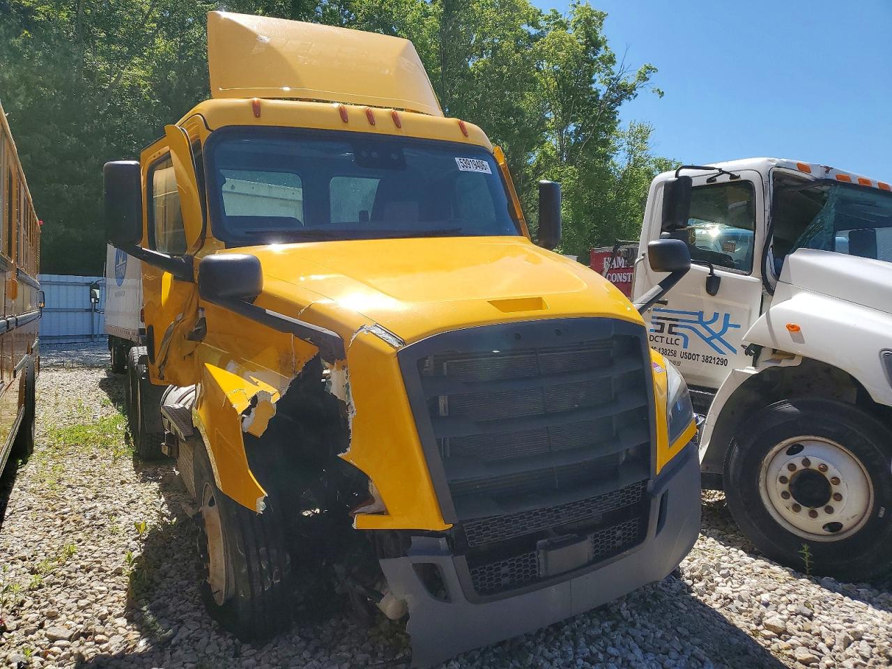 Salvage Freightliner Cascadia 126 Image