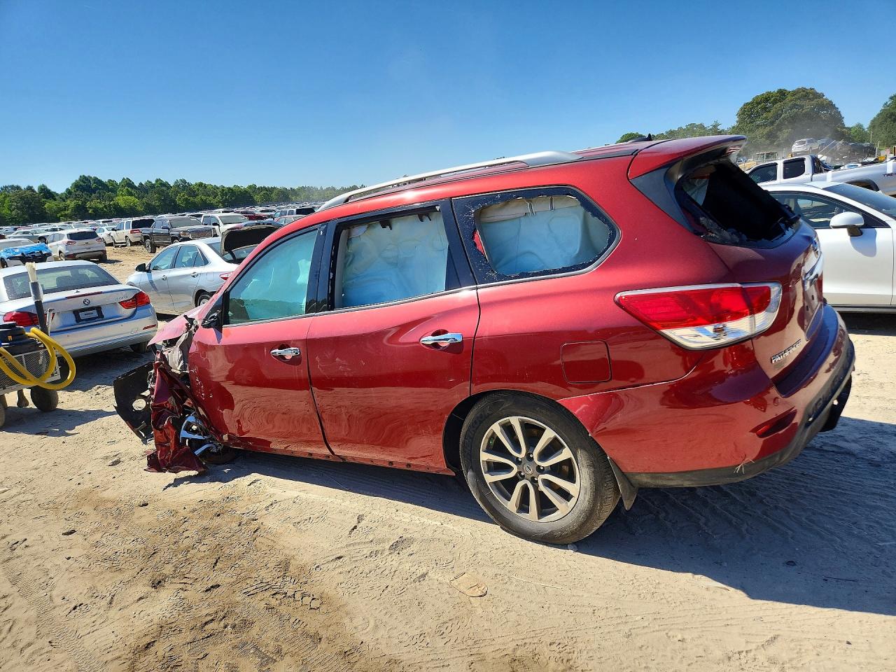 Nissan Pathfinder Sv