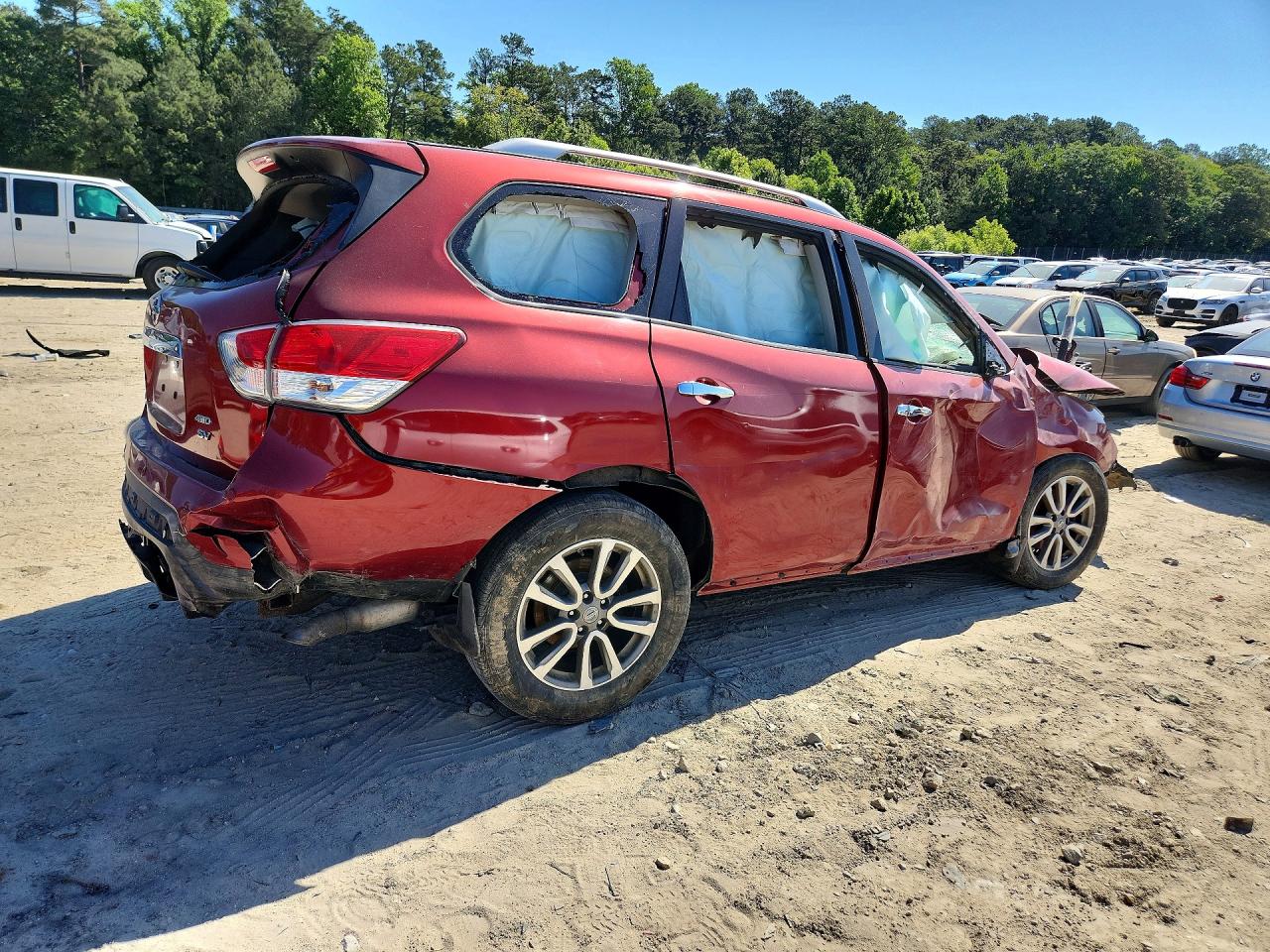 Nissan Pathfinder Sv