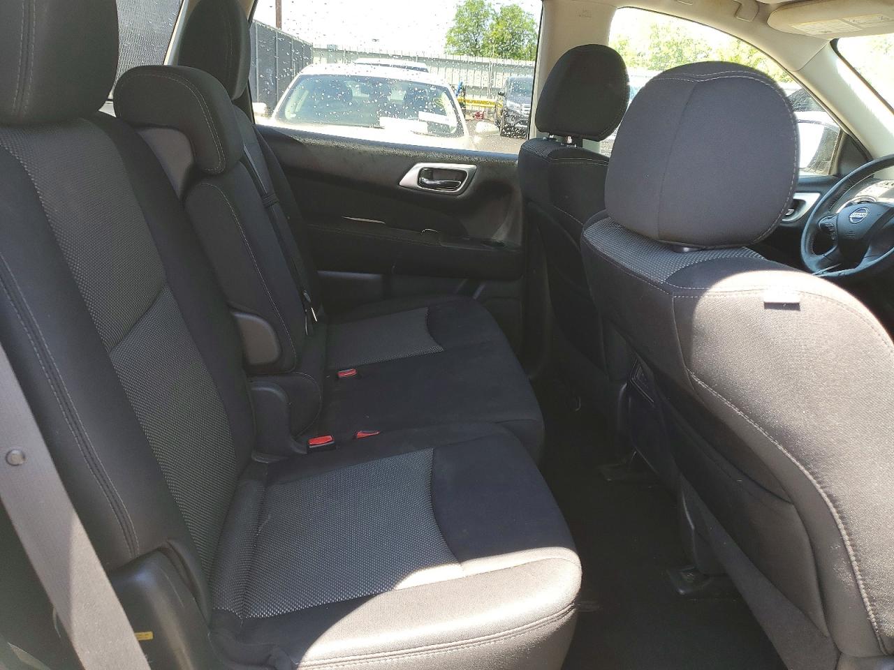 Nissan Pathfinder Sv