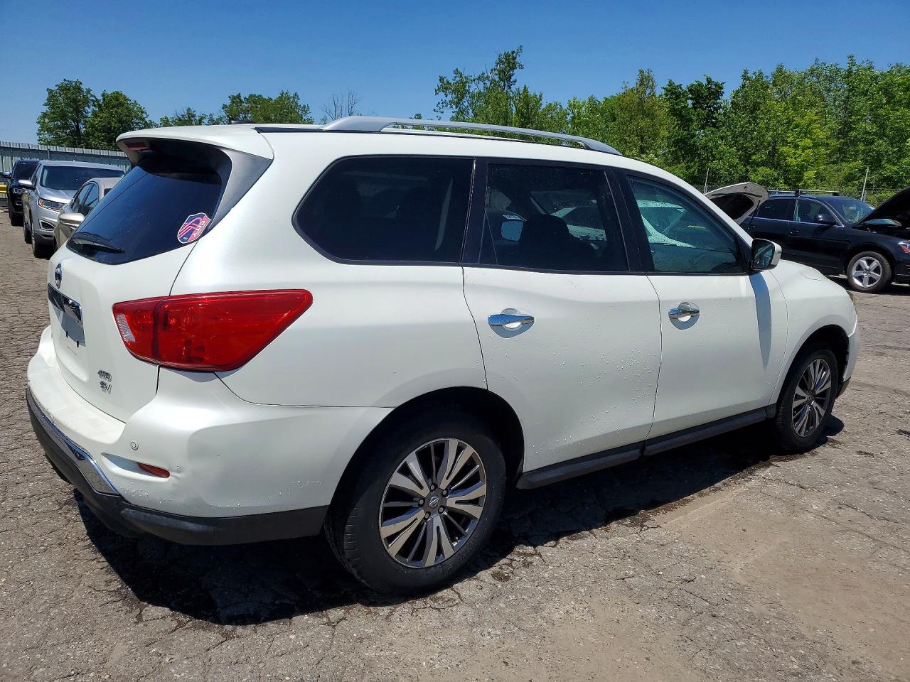 Nissan Pathfinder Sv