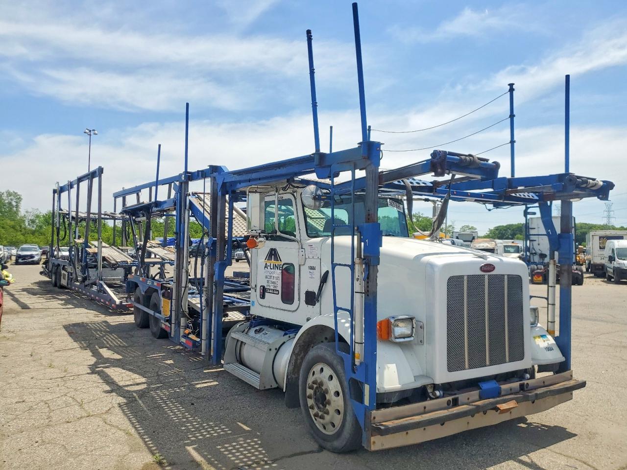 Salvage Peterbilt 365 Image
