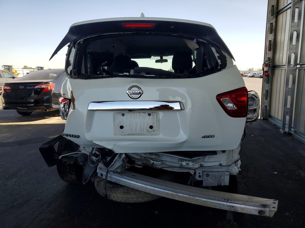 Nissan Pathfinder S