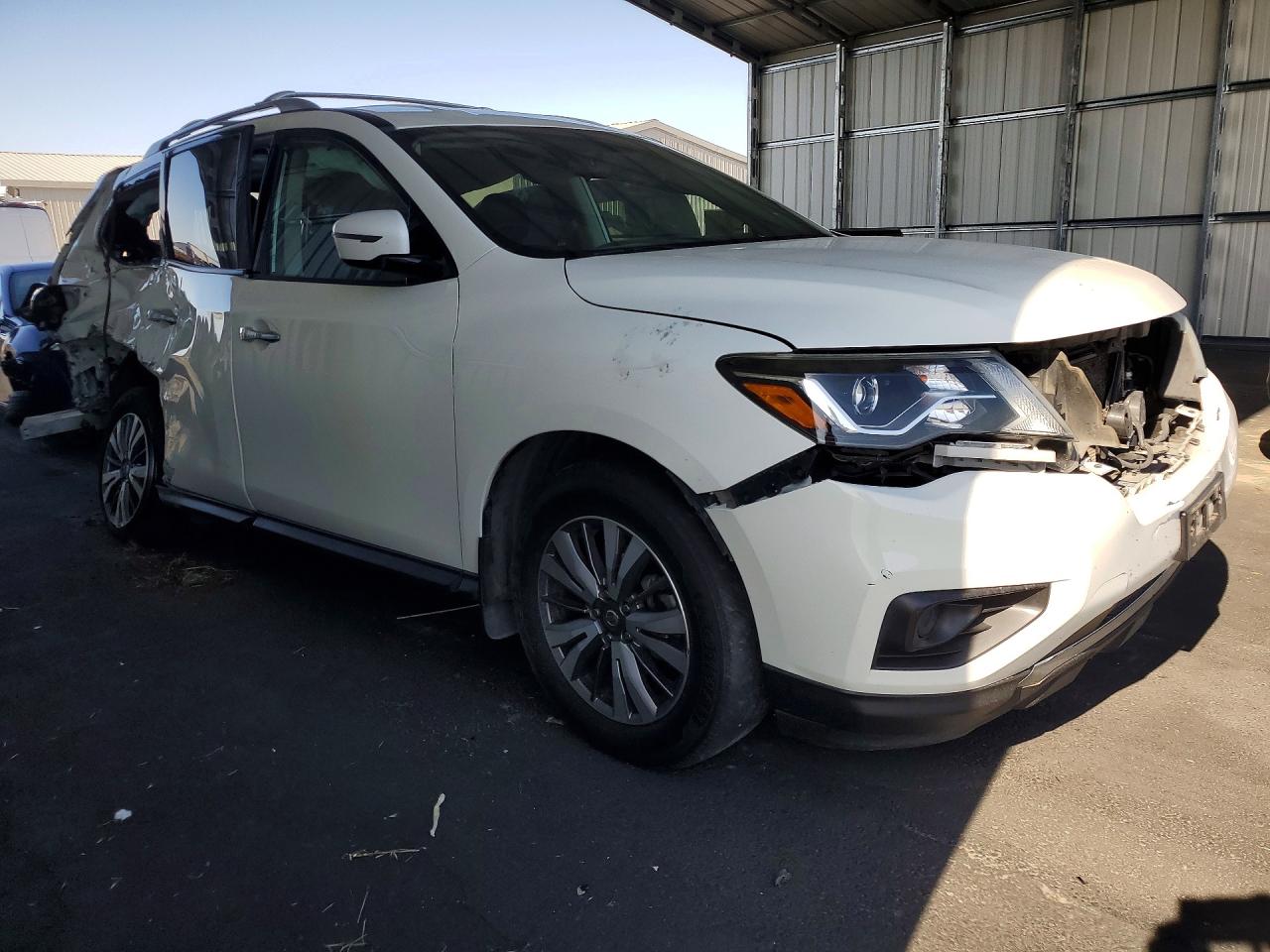 Nissan Pathfinder S