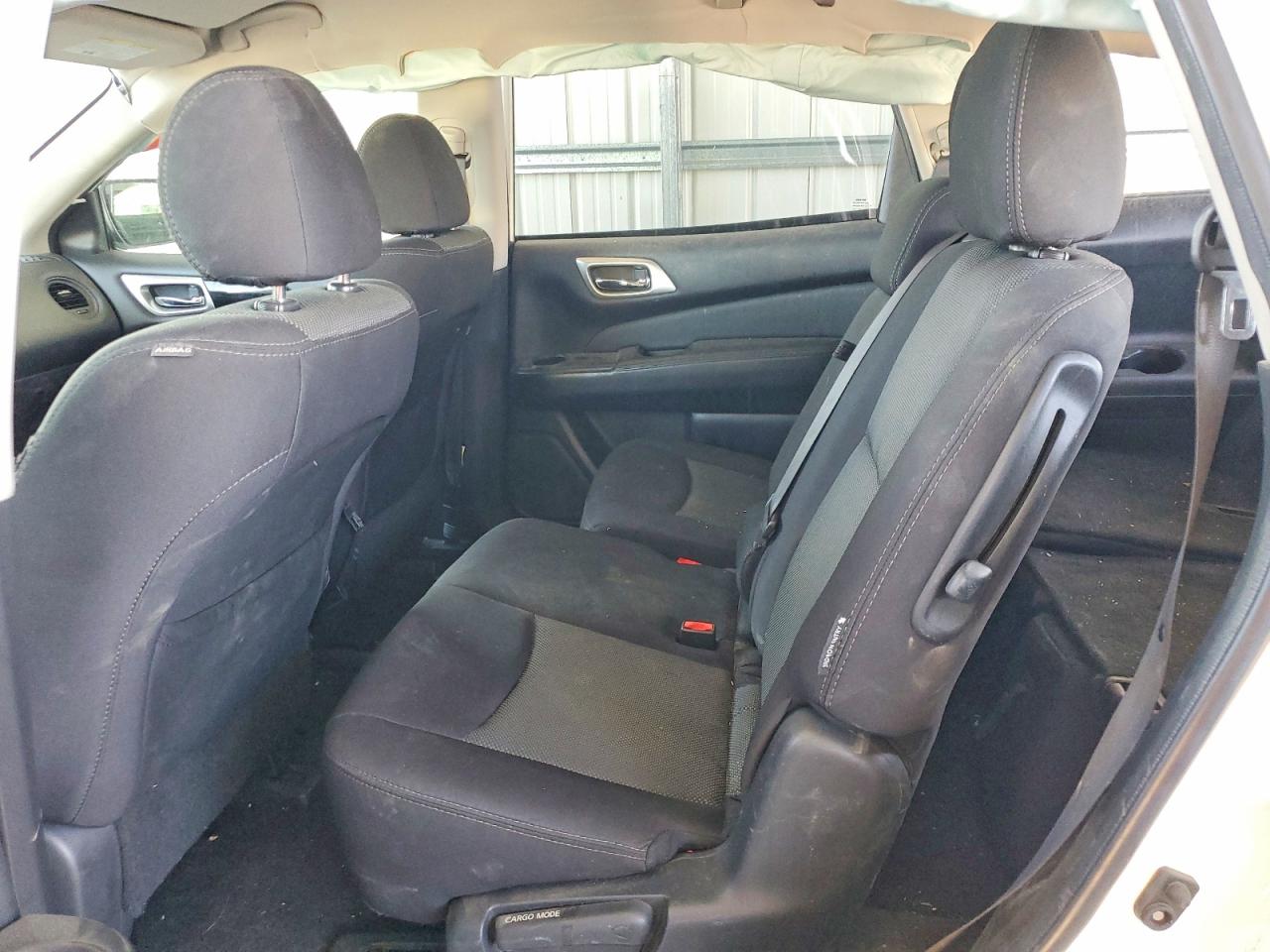 Nissan Pathfinder S