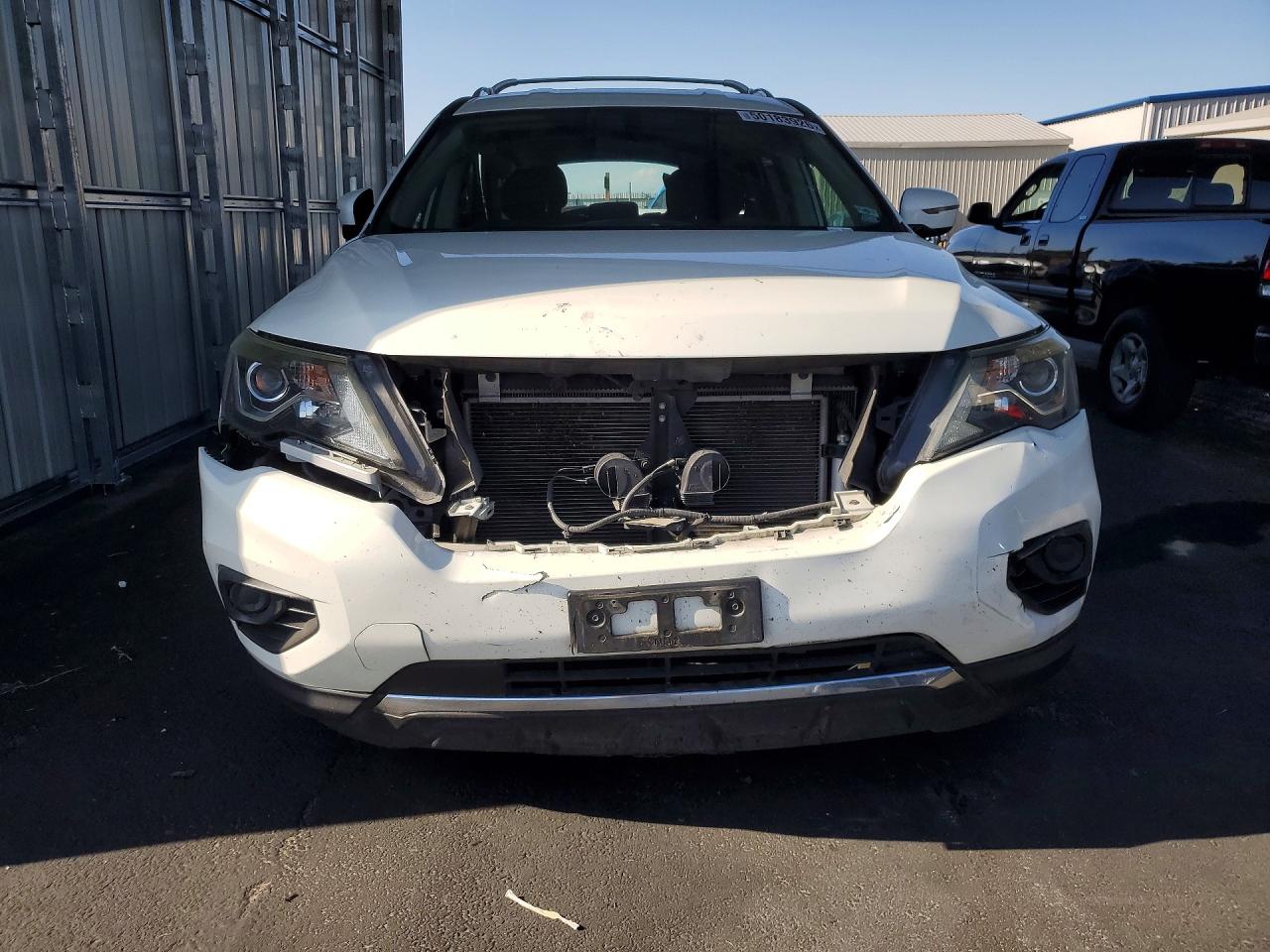 Nissan Pathfinder S