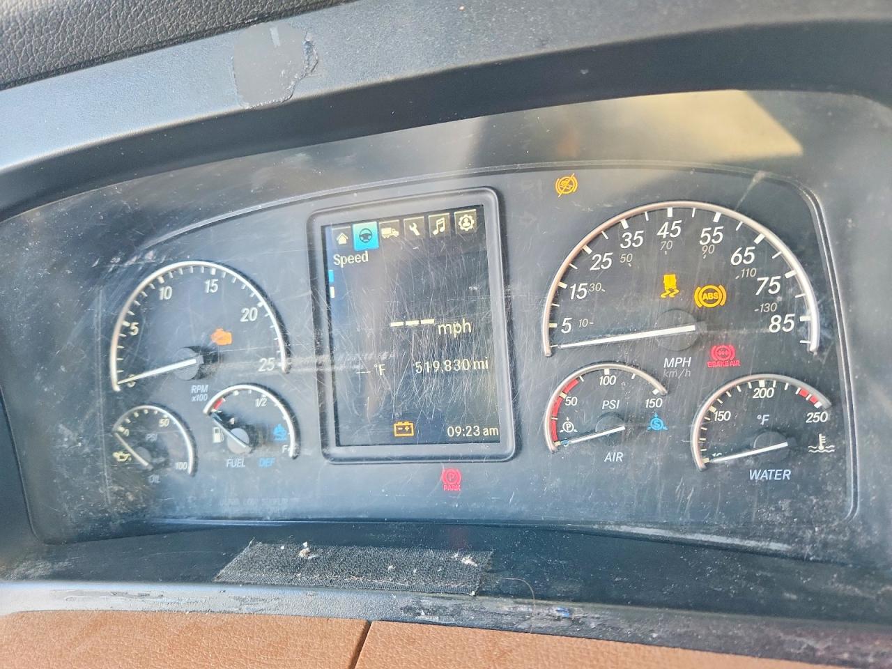 Freightliner Cascadia 126