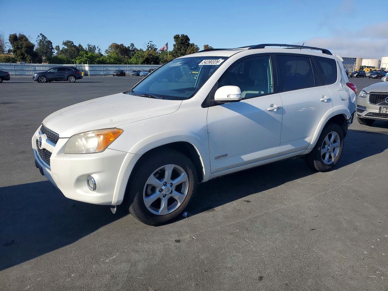 Salvage Toyota RAV4 Image